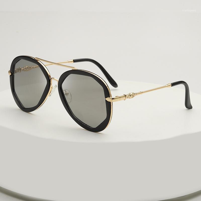 

Sunglasses Fashion Metal Clam Mirror Reflective Trends 2021 Women1