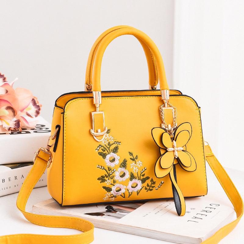 

Totes handbags new 2022 fashion spring and summer personality printing shoulder Messenger Korean version of handbag 227