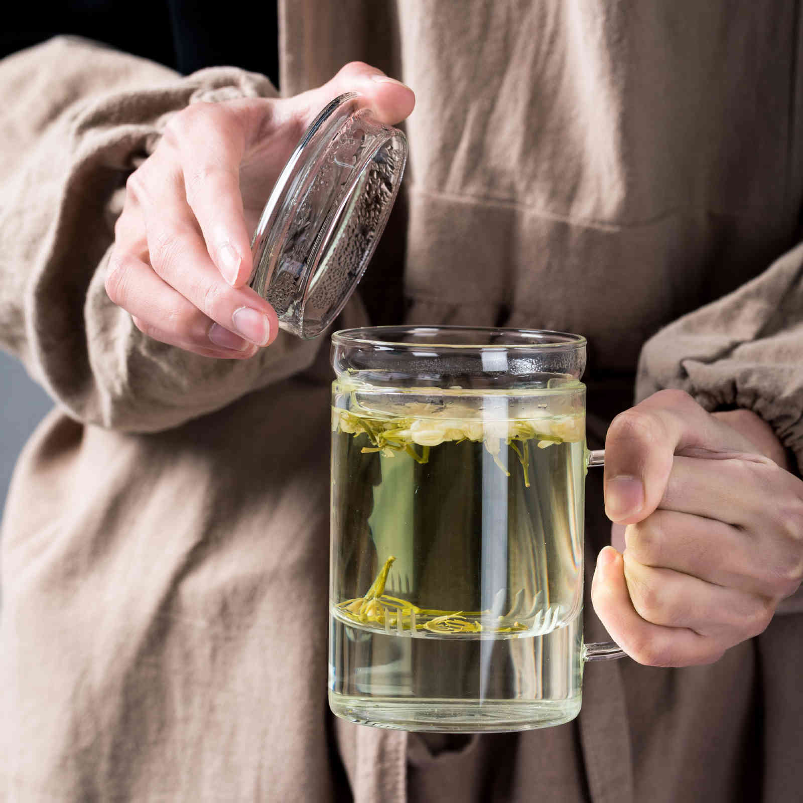

Glass tea cup with handle men and filter screen for womenTO77