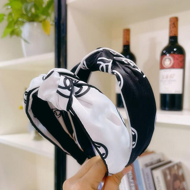 

2color Black White Fashion Brand Designer Letters Print Wide Edge Wrinkle Headbands Korean Retro Women Girls Luxury Turban Cloth Hair Hoop Headwarps Accessories