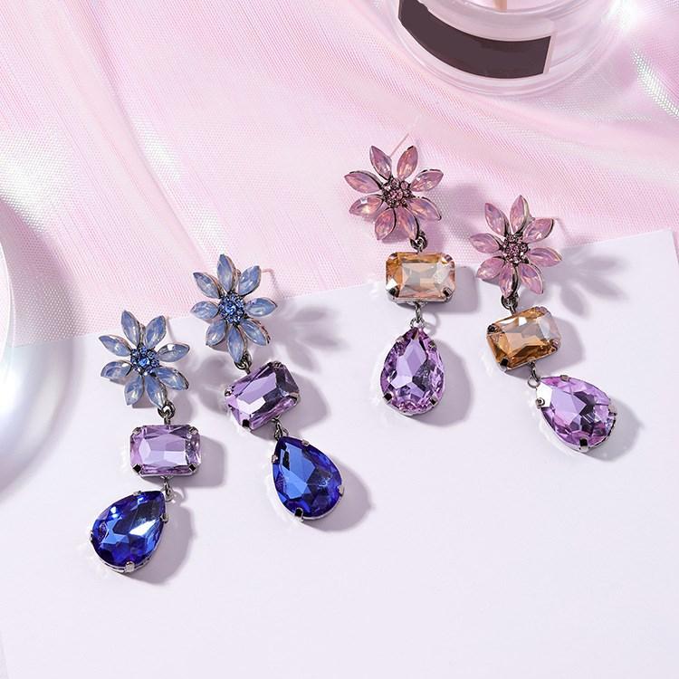 

Dangle & Chandelier 2021 Fashion Personality Drop Shape Jewelry Female Crystal From Swarovskis Sun Flower Earrings 2 Colors Fit Women For Pa, Silver