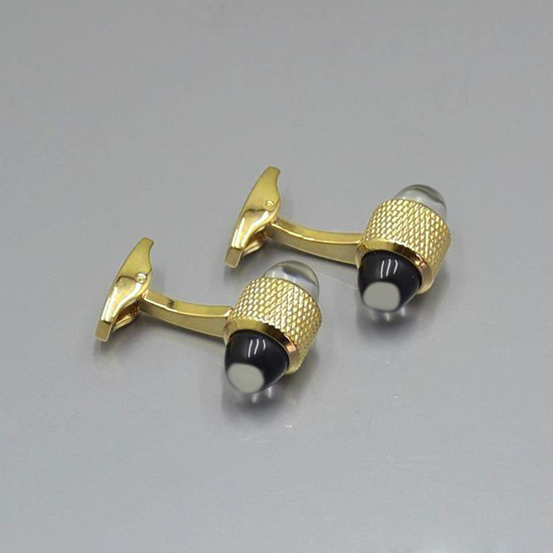 

L-M31 4 Colors Luxury Designer Shirt Cuff Links Crystal Head Oval Classic Jewelry Copper Cufflinks, Silver