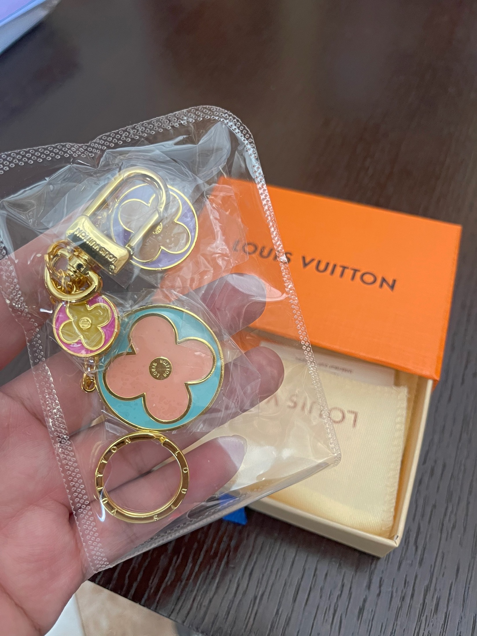 

high quality luxury fashion brand keychain Aolly womens souvenir car bag key chain with box