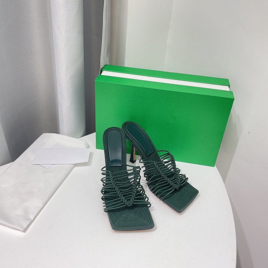 

2021 Luxurys Designer Women Sandals Rattan Straw mesh strap square Shoes. All hand Sewing Fiber braided soft handiness with brand box and dust bag 35-41size, Wear stick