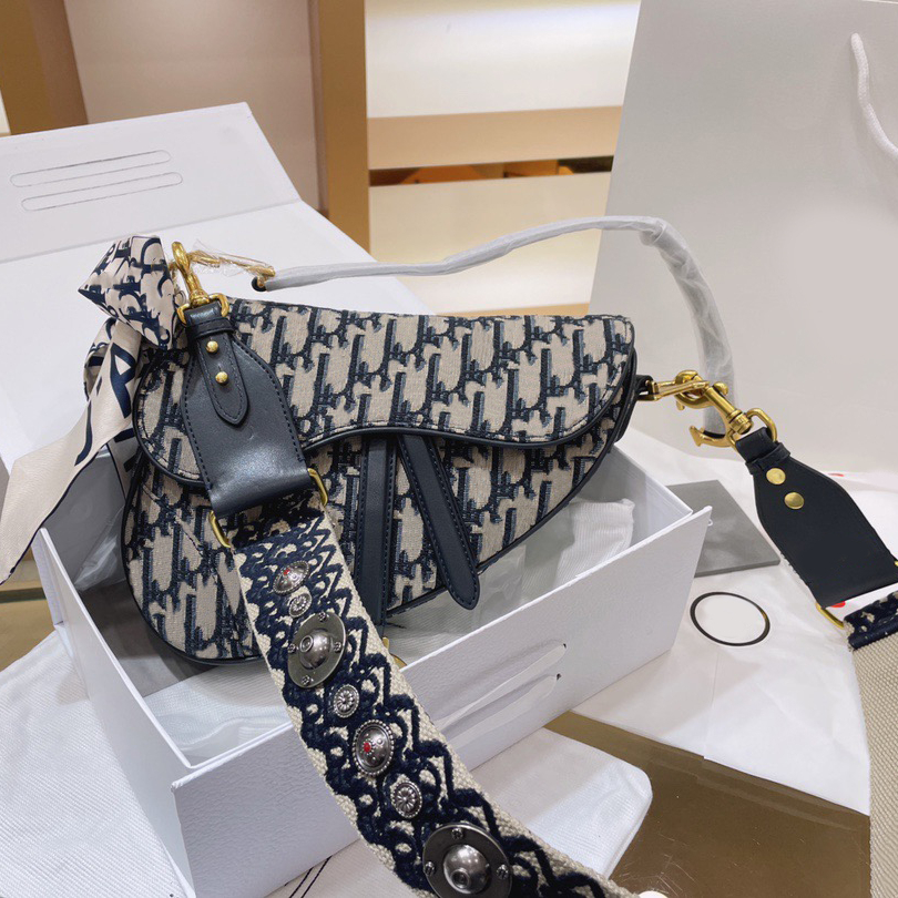 

Saddle Bag luxury Crossbody women Genuine cow leather Casual solid color Metal buckle retro fashion personality shoulder handbags designer bag, Top quality with box