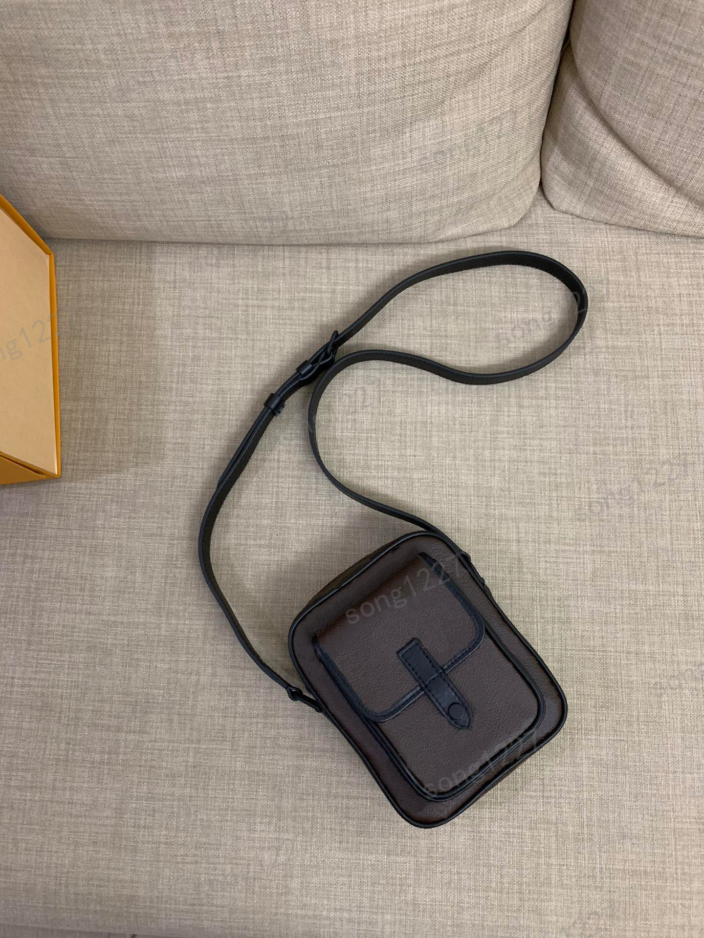 

L Luxurys Designers Bag 60 Mini handbags 404 It comes with adjustable shoulder straps Messenger bag a spacious compartment and front pocket, Black flowers