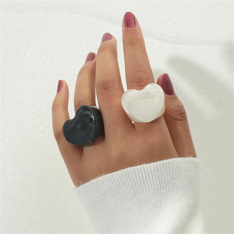 

Cluster Rings Fashion Heart Resin Ring Geometric Round White Coffee Color Vintage Acrylic For Girl Jewelry Gifts1