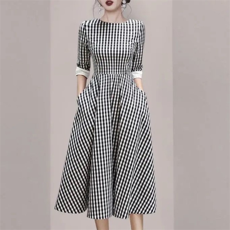 

Summer Women Fashion Black Plaid Midi Dress Elegant Square Collar Vintage High Waist Slim Big Swing Dresses Vestidos 210519, Photo color