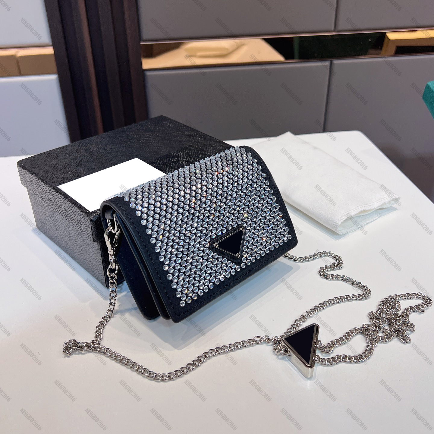 

Shiny Cross Body Bag Mini Coin Purse Crystals Women Chain Shoulder Bag Wallet Triangle Handbags Rhinestone Designer Bags Crossbody Purses, Black