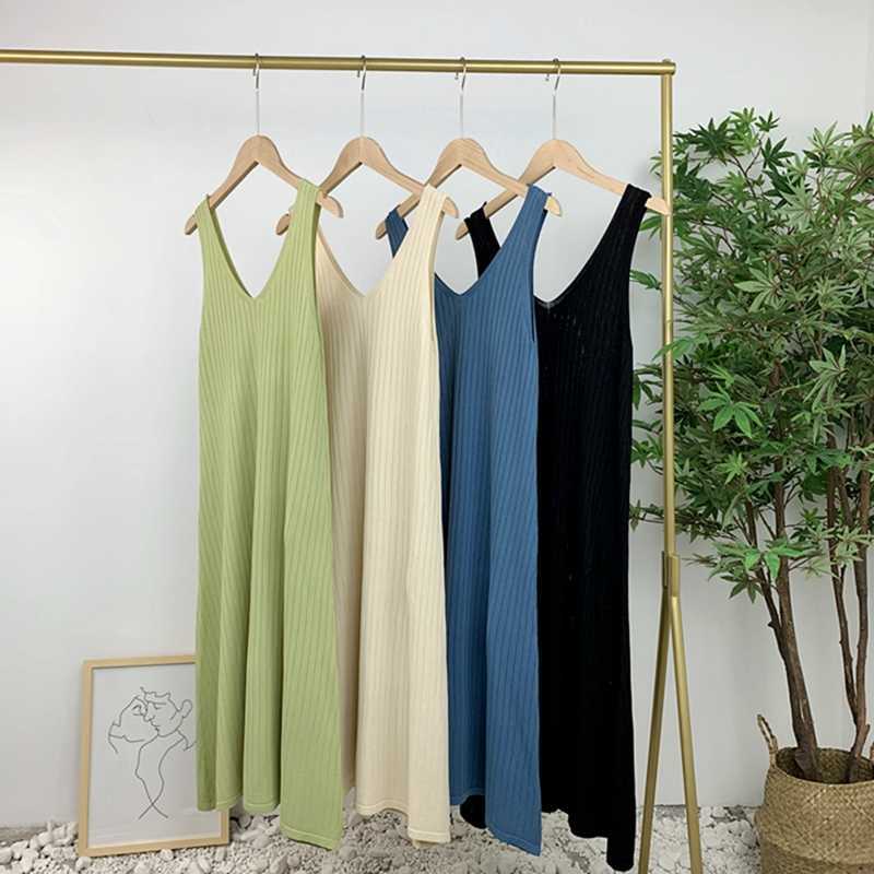 

Fashion Knitted Women Dress Casual Loose Sleeveless V-Neck Summer Lady Dresses Vestidos W107 210526, Beige