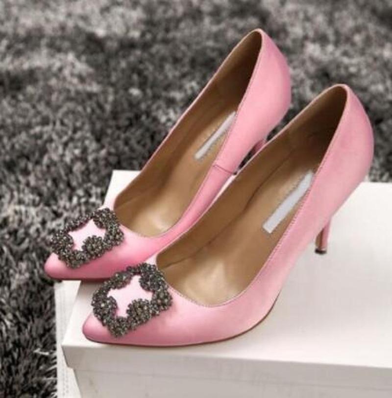 Chaussures de robe 2021 Marque MB Pompes Femmes High Heel High High High Talon 8cm 10cm Printemps Strass pointu Strass Boucle carrée Satin Mariag