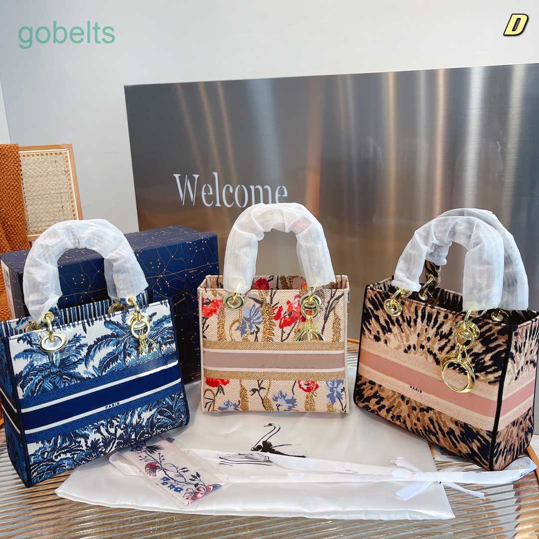 

Luxury Micro Lady Doir MEDIUM LADY D-LITE bag Book Tote Designer handbags TOP Quality Genuine Leather Shoulder Bags Shopping purse hanger, Color 1