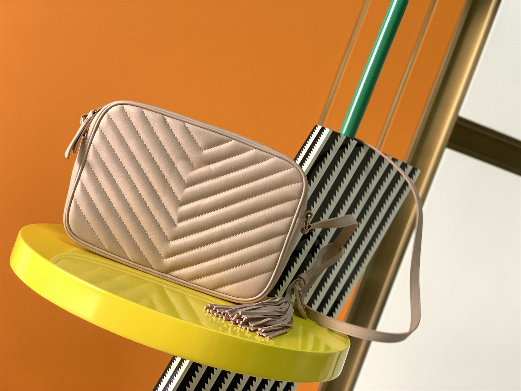 

Mona_bag Classic camera bag V-shaped wavy pattern Fashion bags luxury designer Handbags Zipper with tassels khaki black red green size 23cm, Black with gold hardware