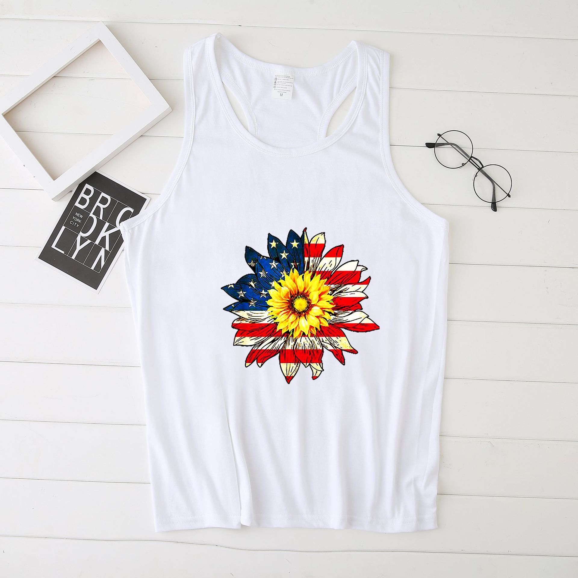 

summer loose fit men's women's 2021 large svels vt cotton art print, White