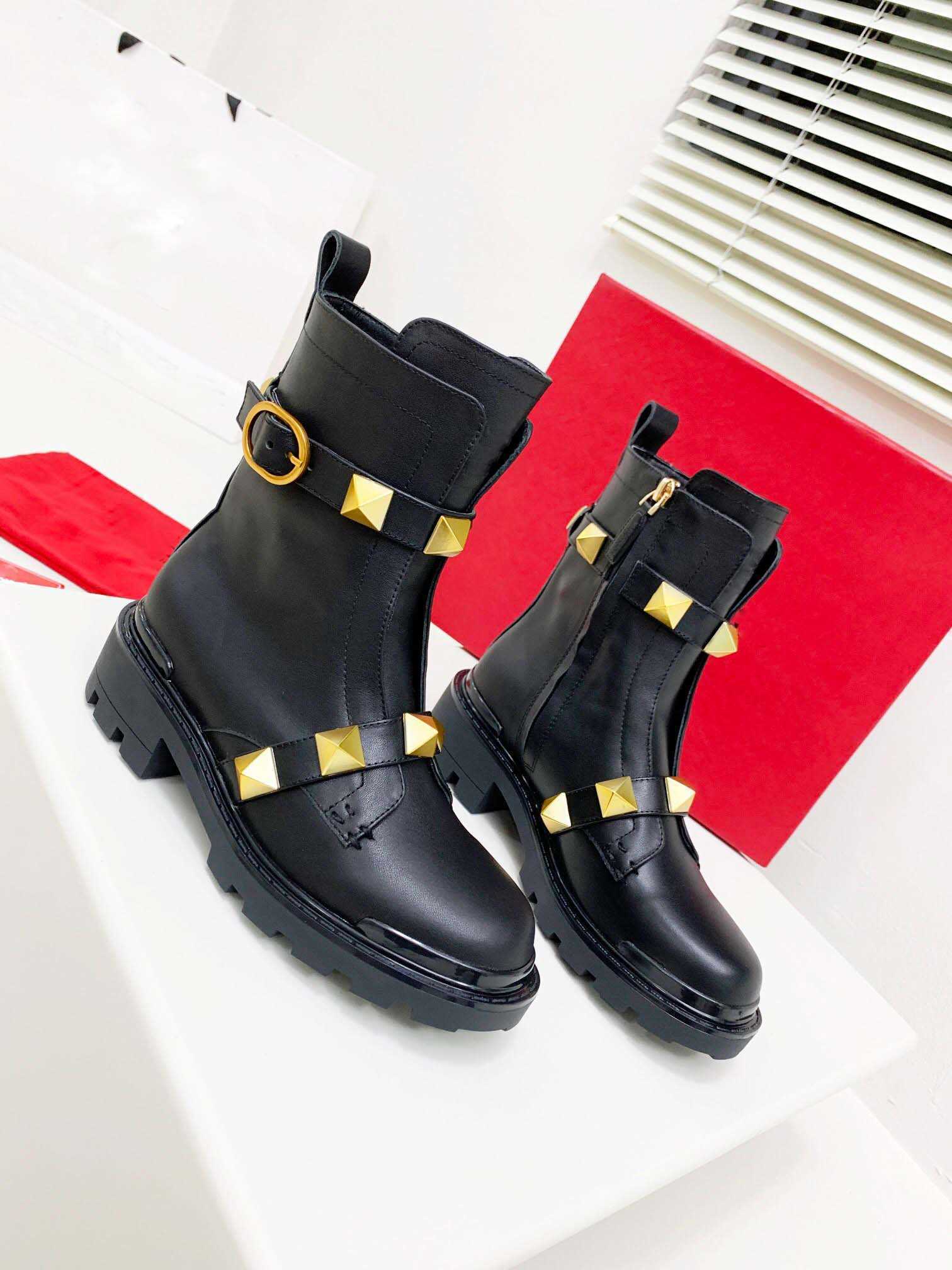 

2022 Designer Women ROMAN STUD CALFSKIN COMBAT BOOTS Lady Fashion Ankle Boot Leather Rivet Winter Flat Sneakers Size EUR 35-40, Don't buy it