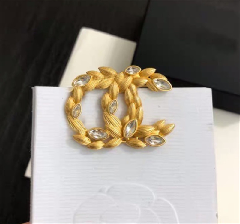 

2021 new fashion brooch temperament yuyuan wind color high-grade pearl brass jewelry