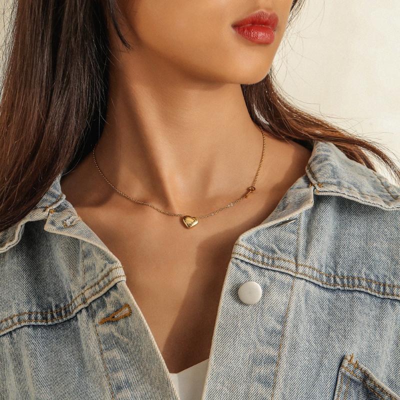 

Pendant Necklaces European And American Style Stainless Steel Gold-plated Love Necklace Simple Key Heart Clavicle Chain Women