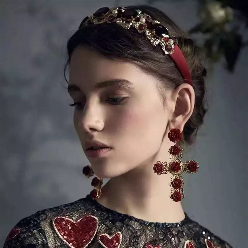 

Long Cross Studs Earrings Women Retro Baroque Rose Flower Crystal Rhinestone Dangles Black Red White Color Fashion Design Acrylic Statement Street Party Jewelry