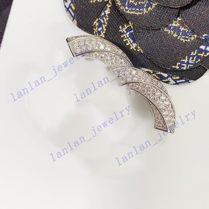 

Designer Brooch Classic Letter Logo Shape Diamond High quality Brooches Luxury Jewelry Wholesale With Box L-C22-24, Gray