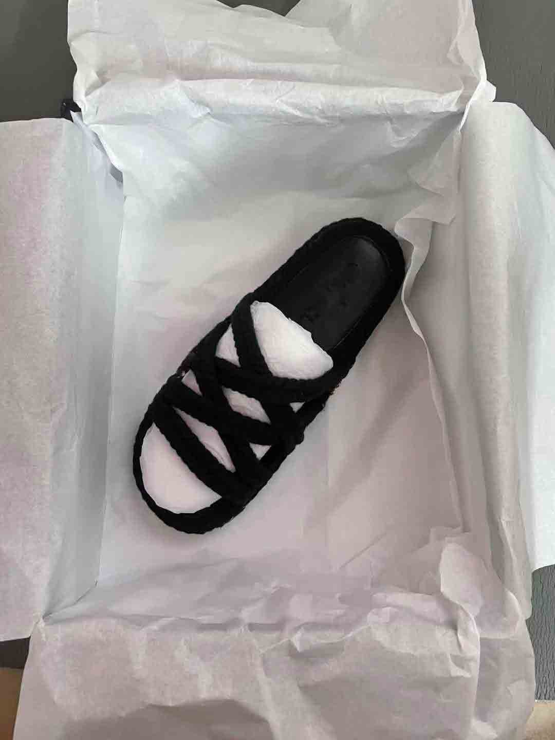 

2021 summer women's Beige luxury sandals Fashion top Hemp rope slippers flat heeel chain High quality real pictures Straw, Black