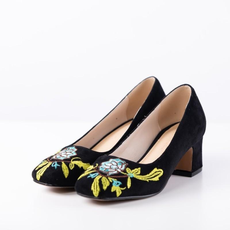 

Dress Shoes Womens Pointed Toe Embroidery Floral Suede Leather Block Heel Retro Dancing Chinese Style Pumps Sandals 3Colors Plus Size