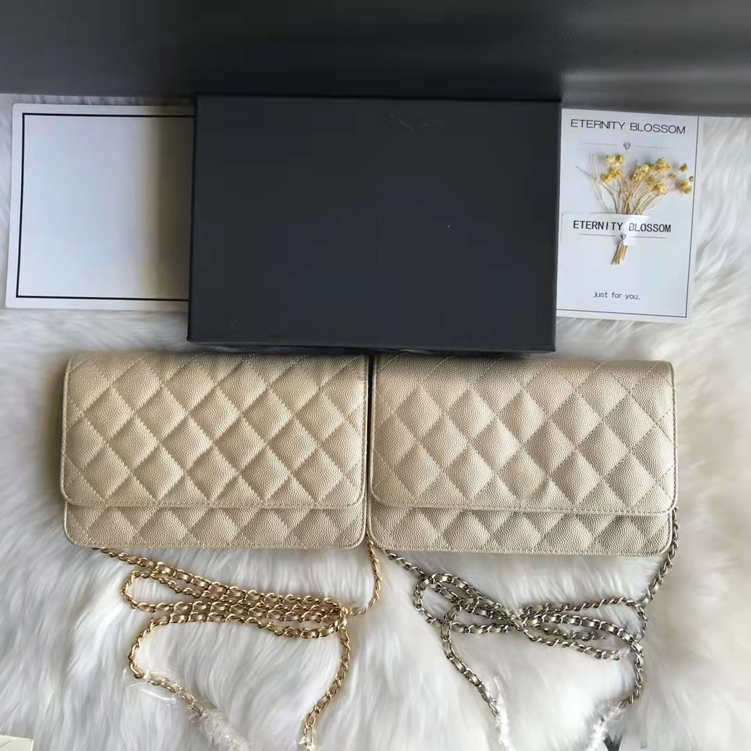 

Leather classic lady chain bag French designer 7A high-end customized quality can be one-shoulder. Oblique span gold and silver buckle selection, Beige