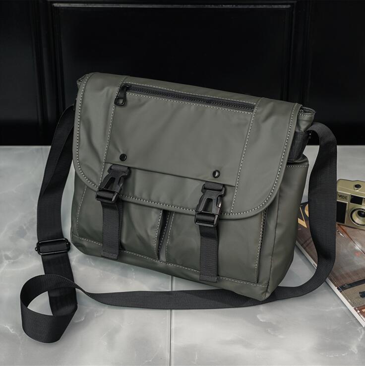 

Factory direct mens leathers shoulder bags simple waterproof Oxford cloth postman bag outdoor sports casual leather backpacks street trend plaid men handbag, Black3