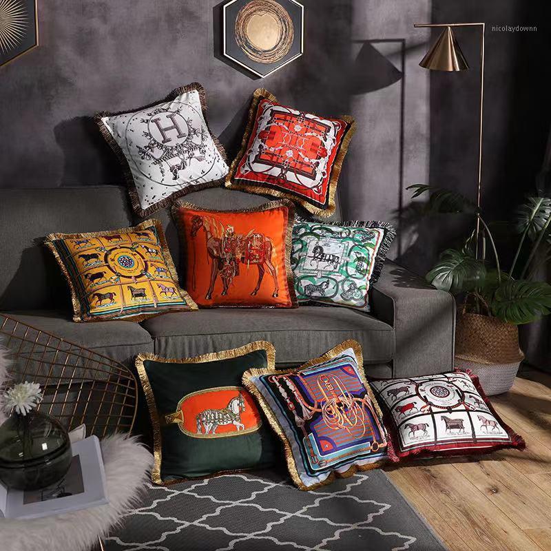 

Cushion/Decorative Pillow European American Luxury Printed Cushion Cover Horse Pattern Velvet Pillowcase Lumbar Tassel Edge Home Decoration