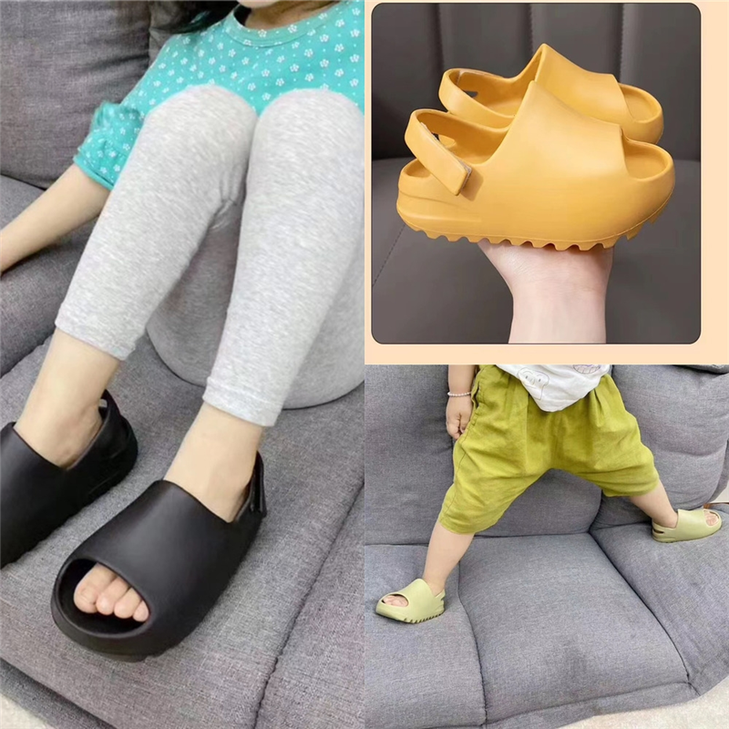 

O27sN Real Summer Kids Children designer FurHome Slides Girls slippers for children high quality sliders Raccoon Fluffy Chinelo Flats, Black;grey