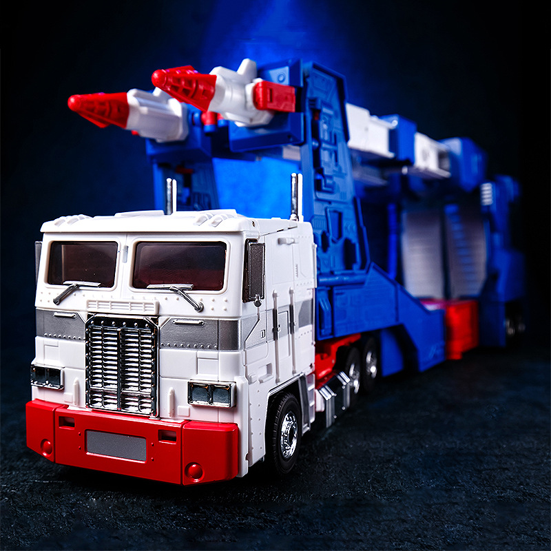 

Action & Toy Figures HOUSE FACTOYR THF-04 Transforms MP-22 Ultra Magnus Toys inBox, Multicolor