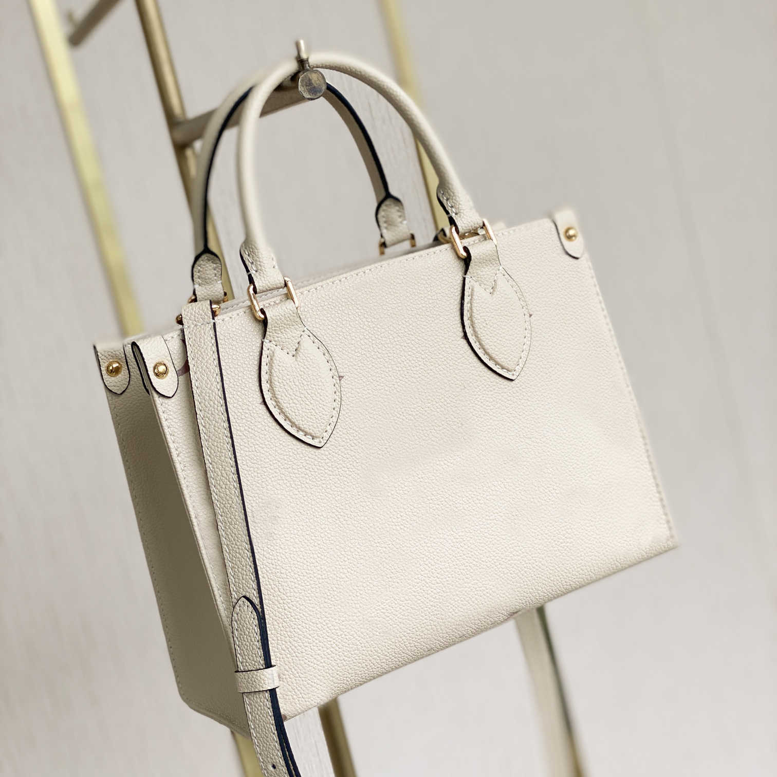 

Outdoor Bags M45659 PM 25CM OnTheGo Tote designers handbag Letter Embossing cowhide leather Female Square Bag Charming lady purses