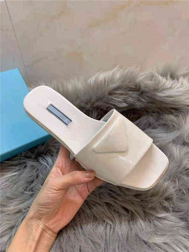 

the Latest Spring Catwalk Models Ladies Sandals Satin-finished Rhinestone Buckle Slippers Luxury Quality Available in Three Colors, with a, No shoes;buy shoes and get a box