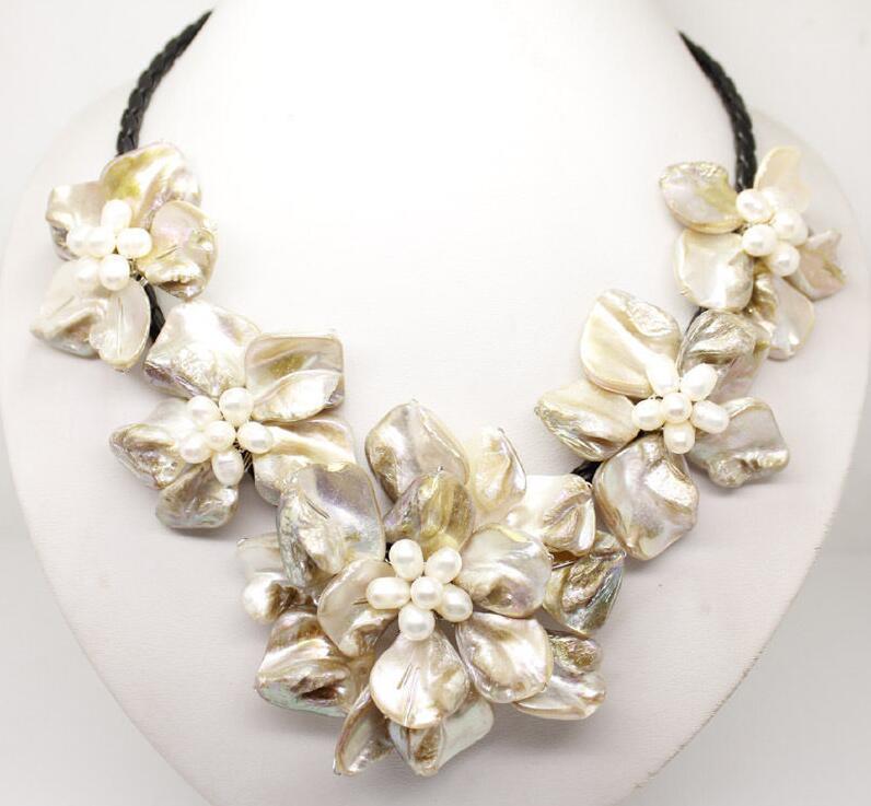 

Natural White Pearl & Shell 5 Flower Pendant Necklace 18" Chains