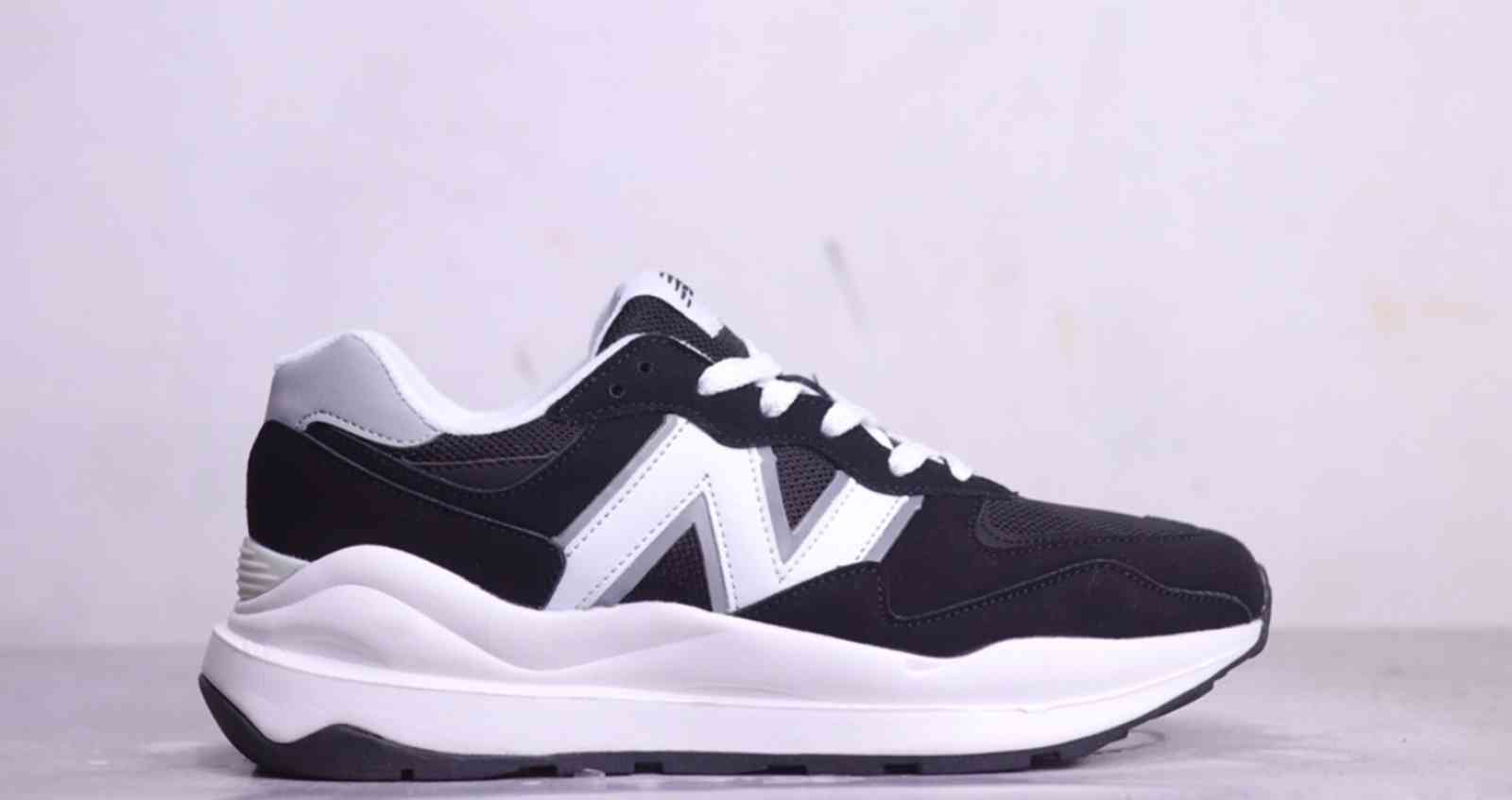 

hot men women Dress Shoes White Black University Blue Red t Green Glow Syracuse Cherry Cement Hyper Cobalt Chicago mens sneakers Jogging Walking H, 39