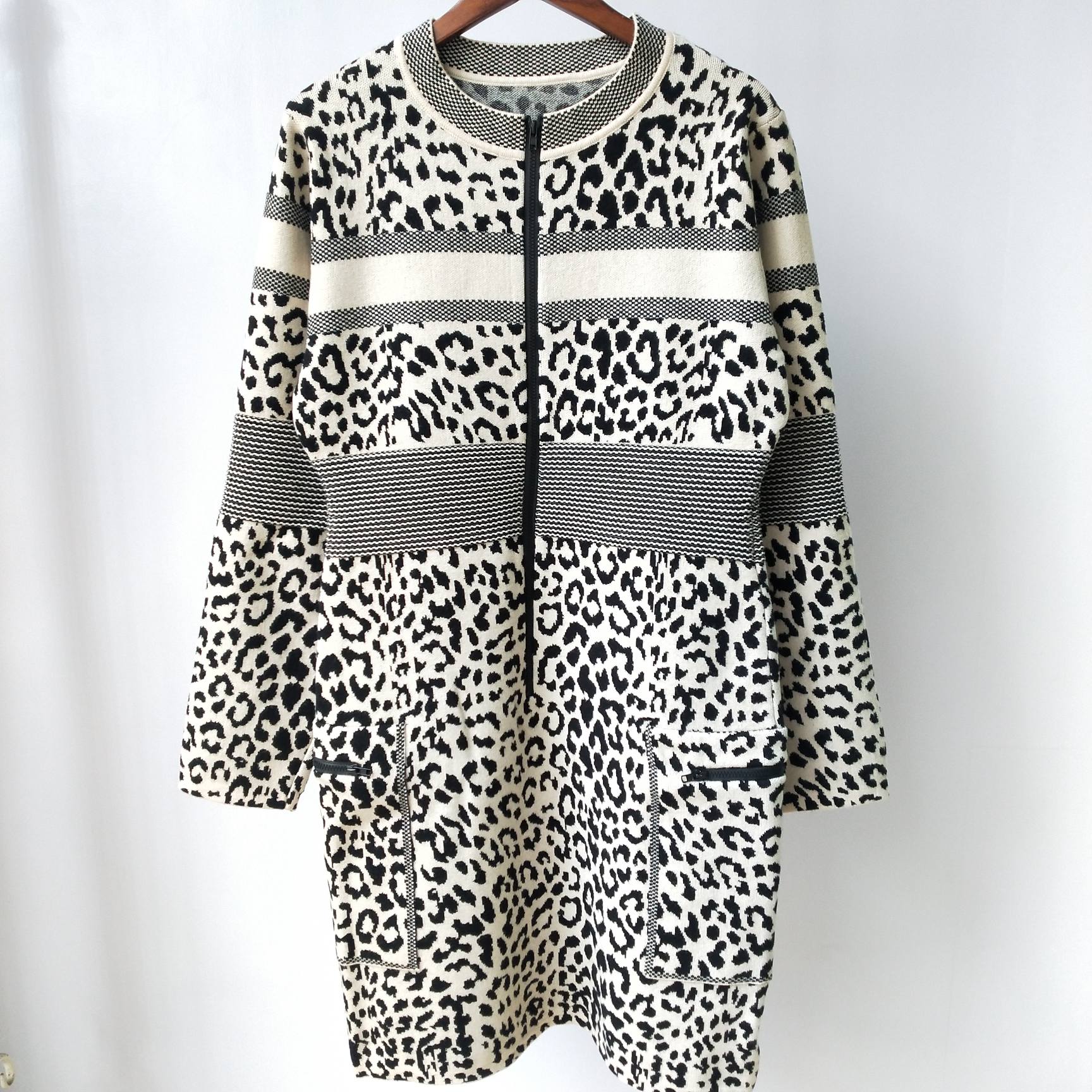 

Shipping Free 2021 Autumn White Leopard Print Autumn Women' Dresses Brand Same Style Women' Runway Dresses DH285