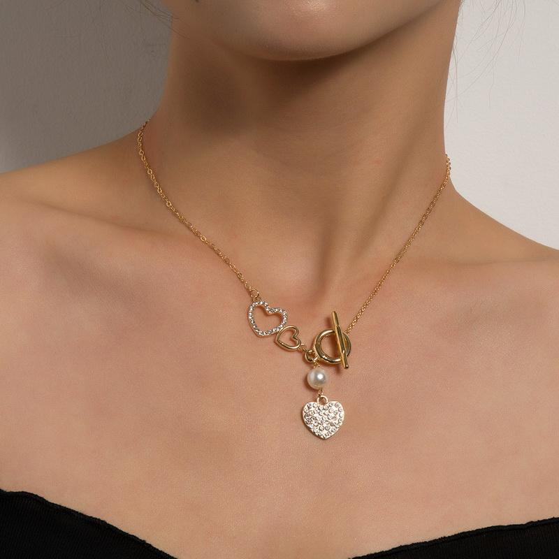 

Pendant Necklaces Simple Elegant Rhinestone Hollow Love Heart Pearl Necklace Women Fashion Geometric Clavicle Colar Jewelry Gift