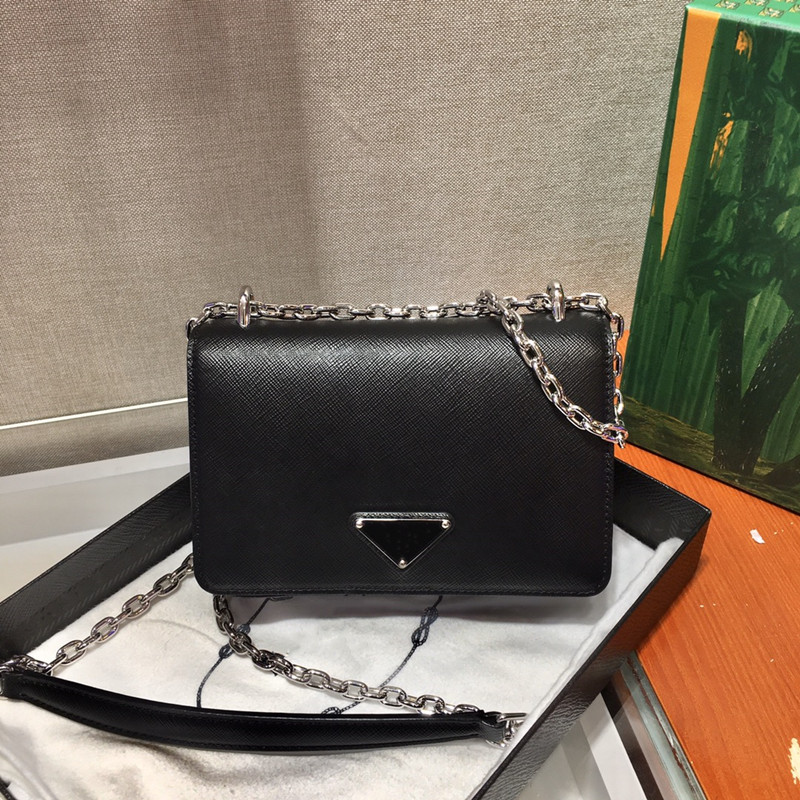 

The latest shoulder bag is 2020 Imported cross grain leather and nylon fabric imports Shoulder Bag 258741 Skew and single span bags