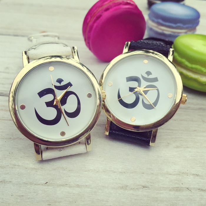 

Wristwatches 2 Colors Special Characters Watch White Leather Strap Geneva Women Dress Wristwatch Quartz Watches