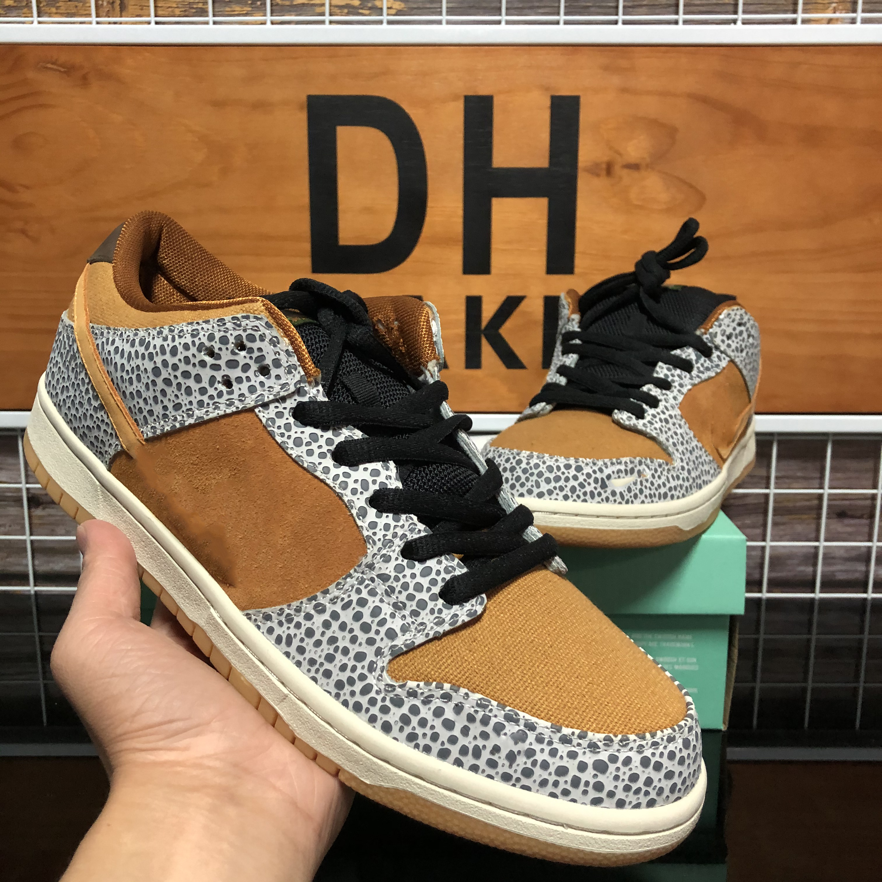 

Top Quality Men Women Designers Skateboarding Shoes Black White The 50 TS Night Of Mischief Chunky Bears Strange Love UNC Mens Sports Trainers Designer Sneakers, Colour 1