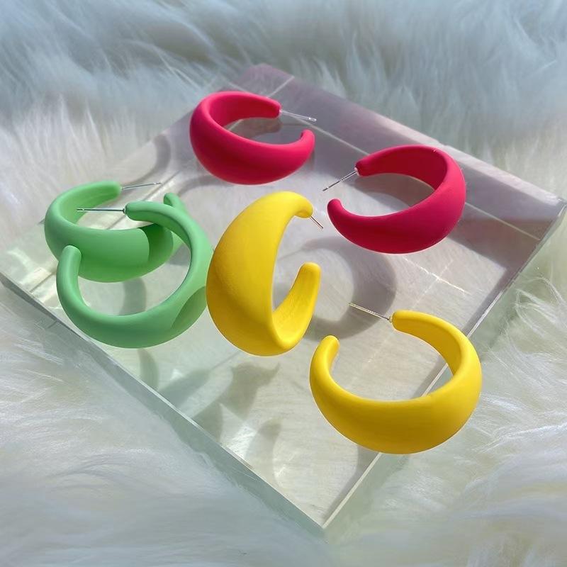 

Hoop & Huggie Origin Summer Chic Colorful C Shape Earrings For Women Femme Rose Red Yellow Green Geometric Statement Jewelry