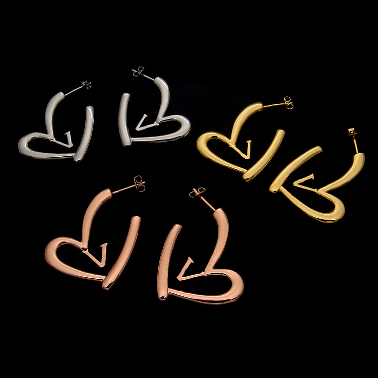 

Top Quality Brass Women Designer Studs Luxury Simple Heart V Letter 3 Colors Copper Earrings Classic Vintage for Women Wedding Party Gifts