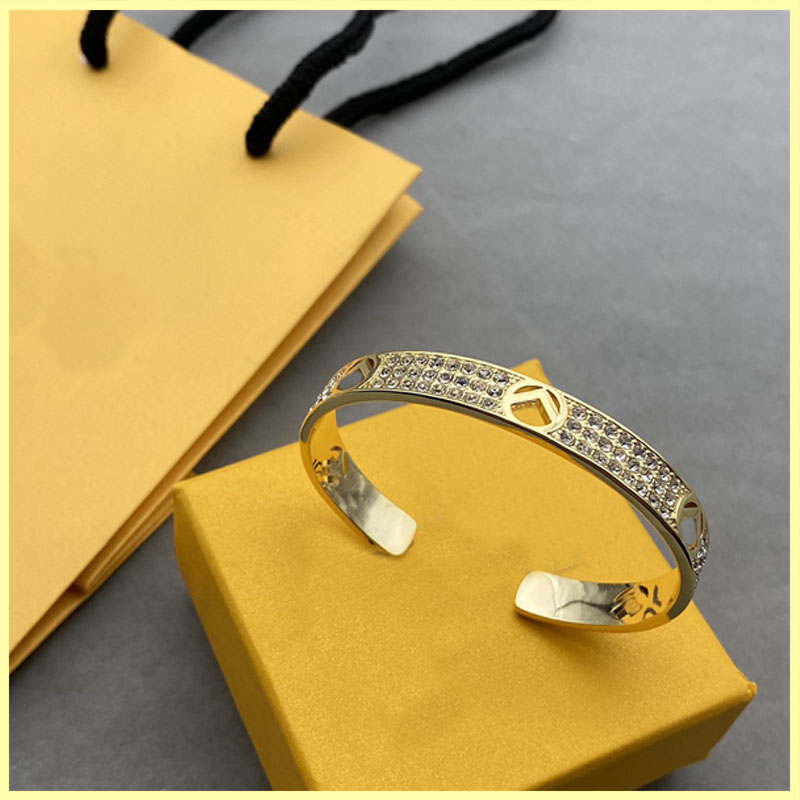 

Mens Designer Bracelet for Womens Cuff Letter Brand Gold Bracelets For Women Party Wedding f Jewelry Ornaments Necklaces 21082005R