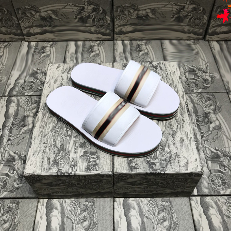 

2021 Designer luxurys slippers men sandals fashion beach shoes flip flops flat non-slip classical hole slipper with box size 39-45 -G203, White