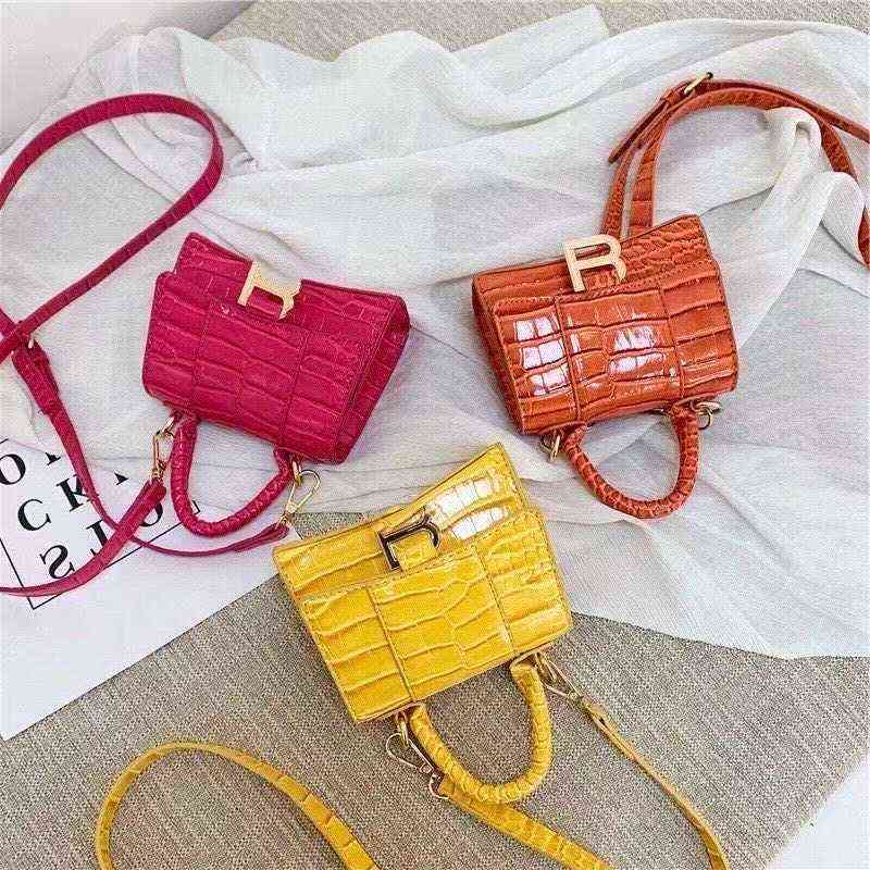 

1 girls designer handbag kids letter PU Leather casual messenger bags woman mini one shoulder bag children fashion chain change purse 0F209 2, Mix colors random