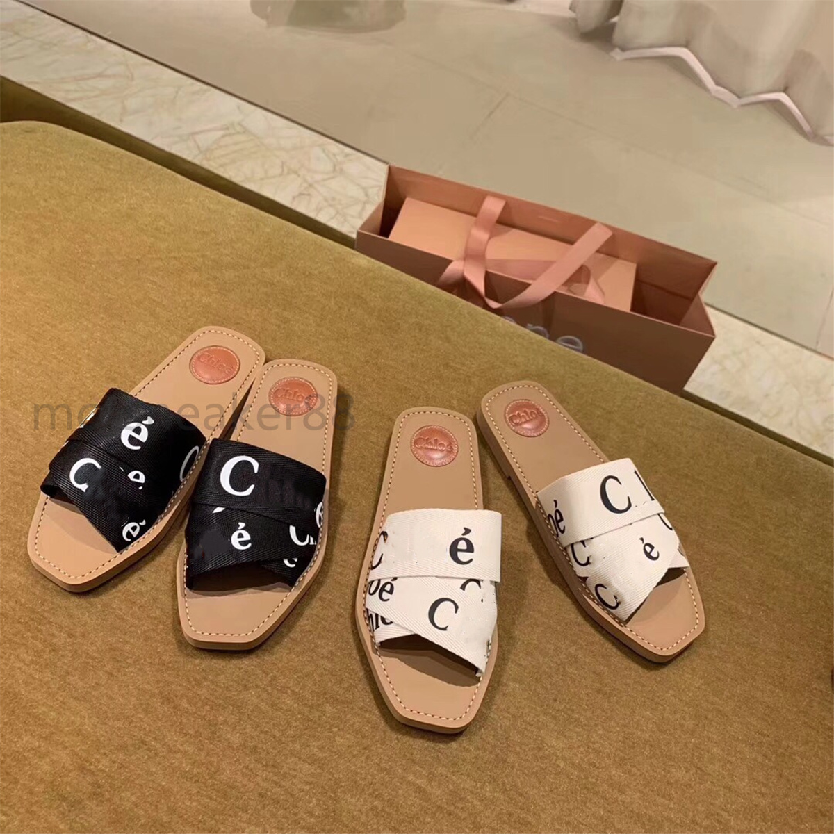 

2021 Branded Women Woody Mules Fflat Slipper Deisgner Lady Lettering Fabric Outdoor Leather Sole Slide Sandal black white