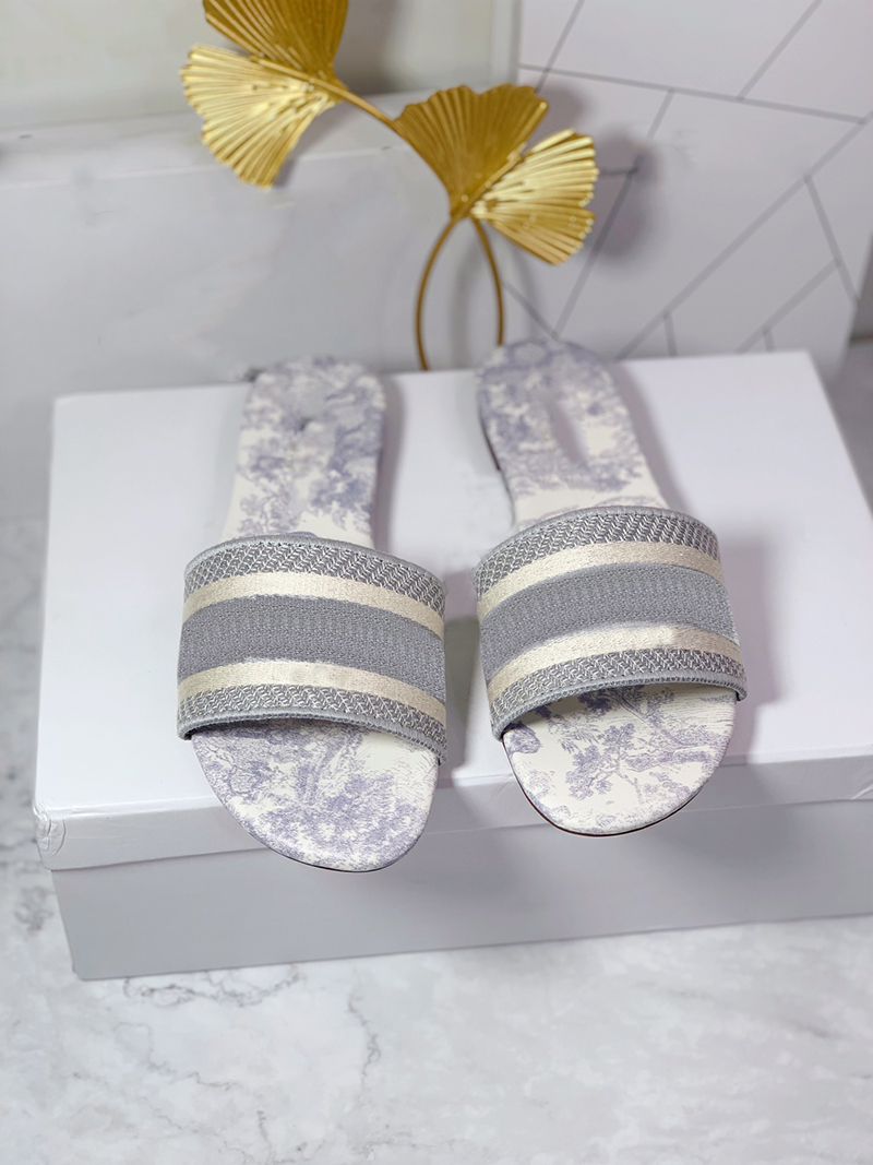 2021 summer trendy embroidered slippers, vacation, low-profile heel casual all-match women's sandals and slippers