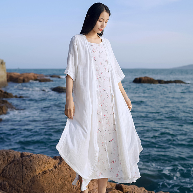 

Johnature Women White Shirts Chinese Style Belt Blouses V-Neck Seven Sleeve Autumn Cotton Women Tops Casual Long Shirts 210521