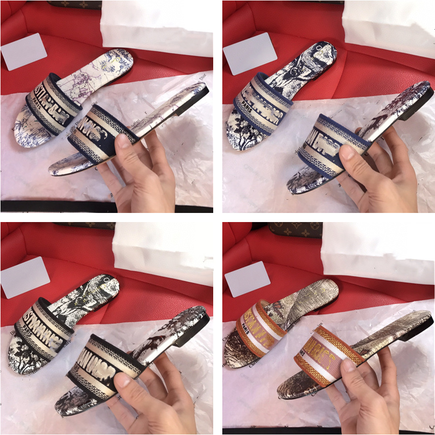 

Top designer brand women's sandals fashion classic slippers embroidered beach print casual shoes Size:34-42, Black