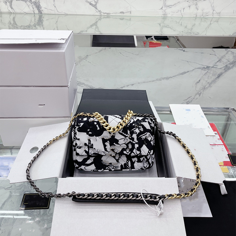 2022 Spring and Summer La nouvelle femme Sacs à bandoulière française Flip Chaîne de couverture Big Name Designer Mode Bandbody Sacs de luxe Sacs