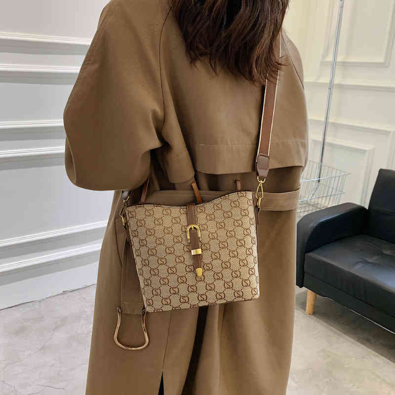 

Bag female new letter bucket bag personalized foreign style sling Shoulder Messenger large capacity women's Purses Luxury, Brown